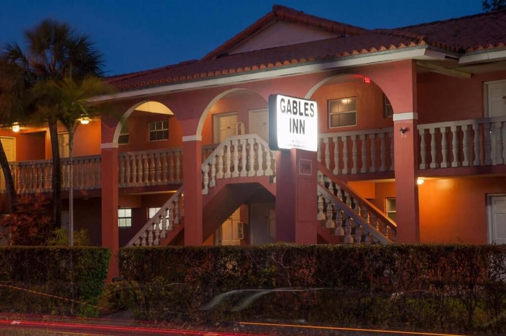 Hotel Gables Inn