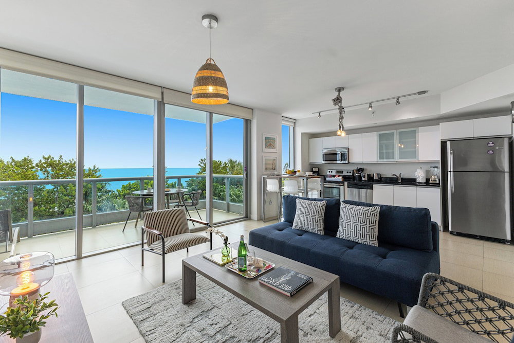 Hotel Dharma Home Suites Miami At Monte Carlo