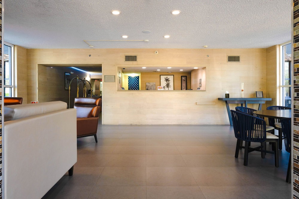 The Palms Inn & Suites