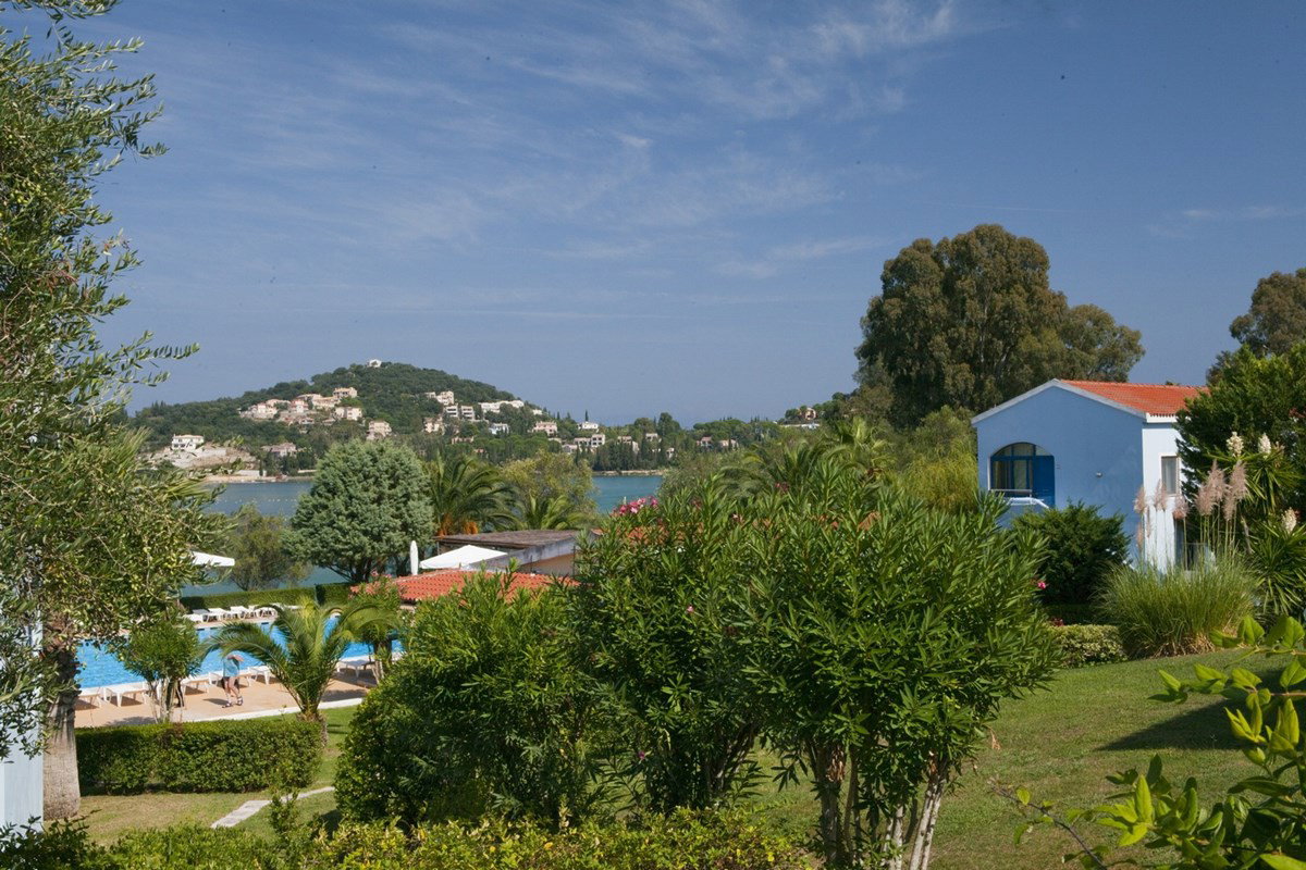 dal travel Govino Bay