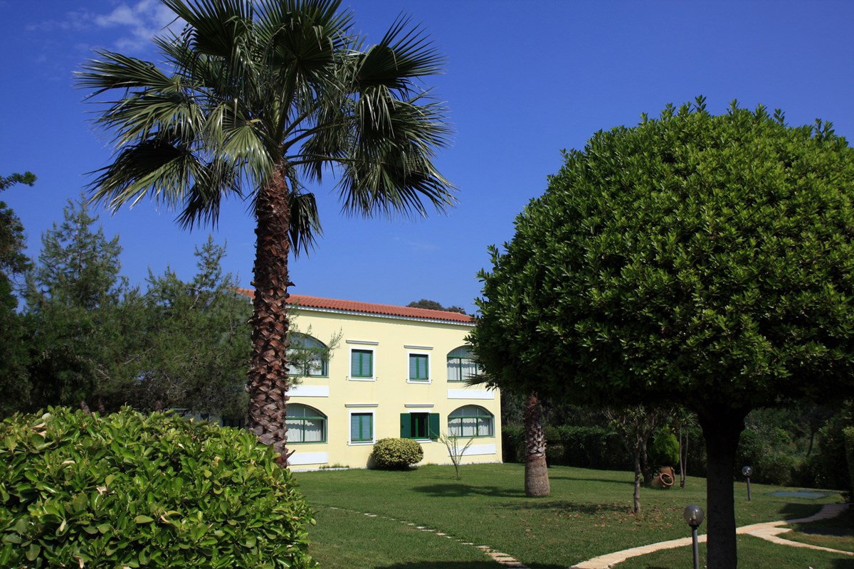 dal travel Govino Bay