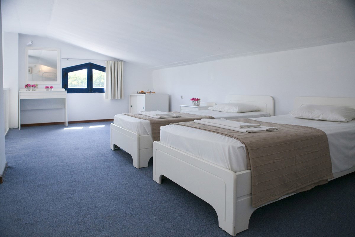 dal travel Govino Bay