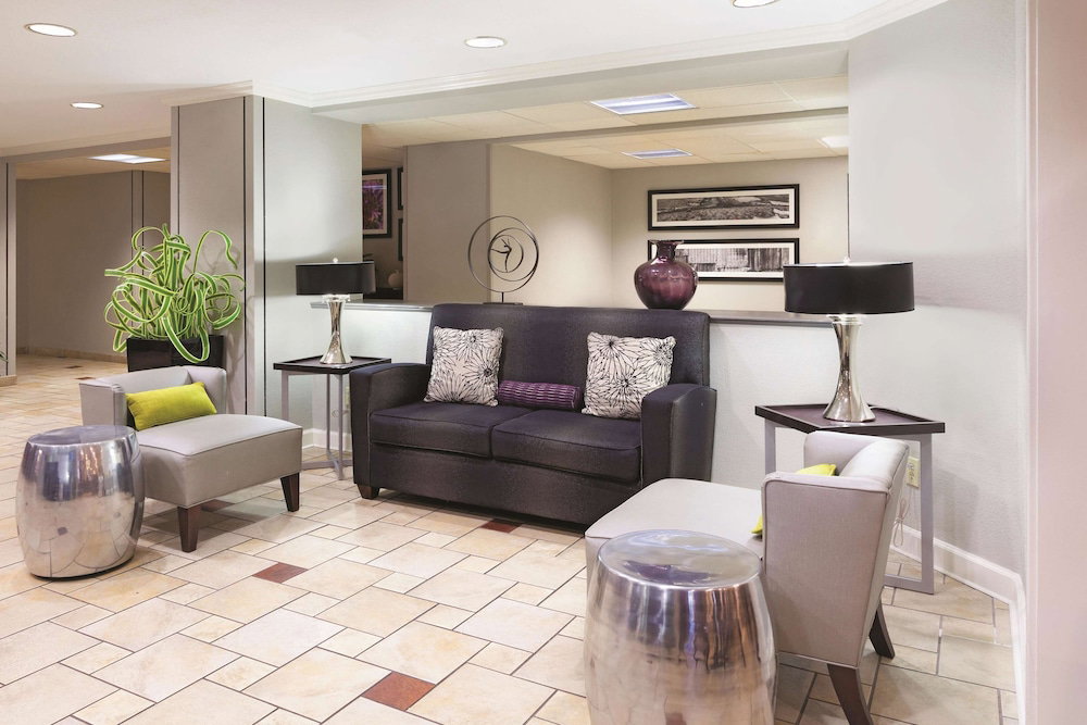 La Quinta Inn & Suites By Wyndham Miami Airport East
