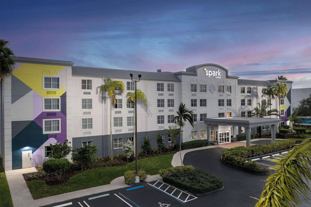 Hotel Spark By Hilton Miami Doral
