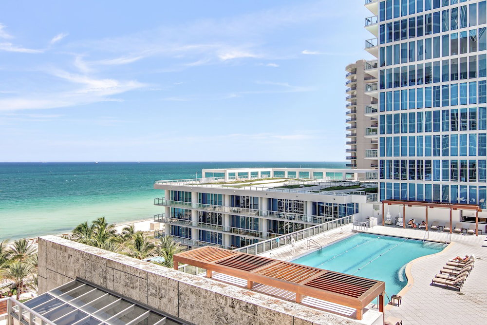 Hotel Carillon Miami Wellness Resort