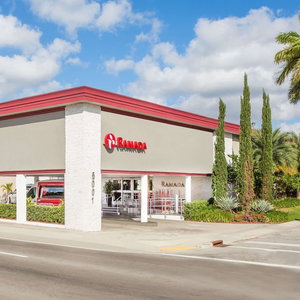 Hotel Ramada By Wyndham Miami Springs/Miami International Airport cazare Miami Springs
