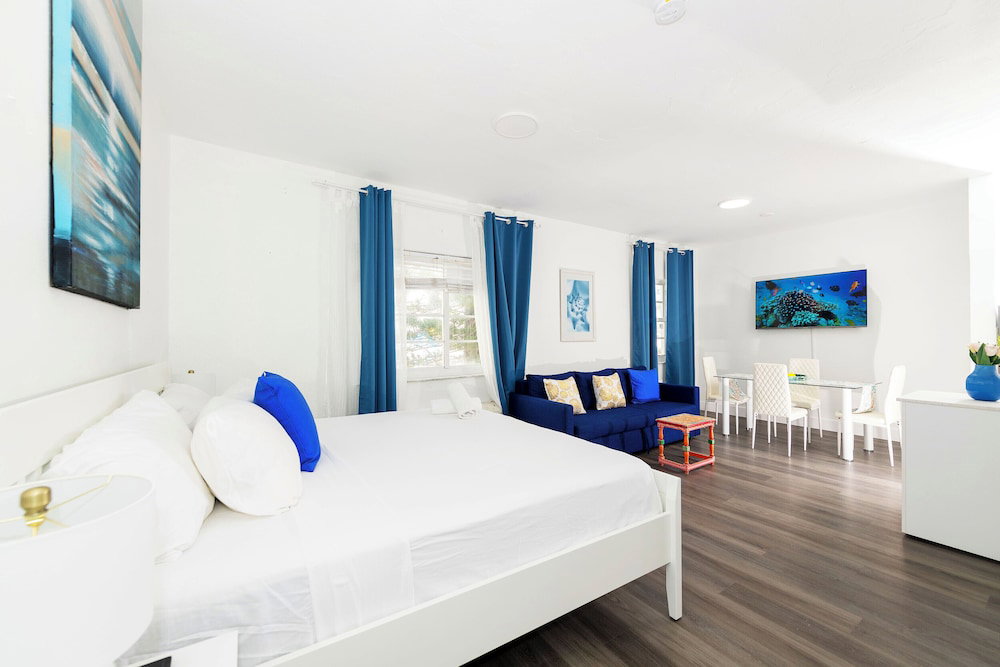 Hotel Collins Beach Apartments