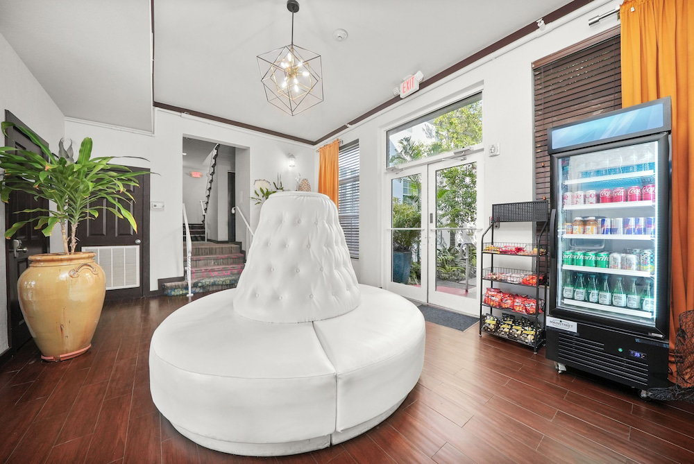 Tradewinds Apartment Hotel