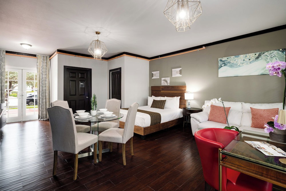 Tradewinds Apartment Hotel