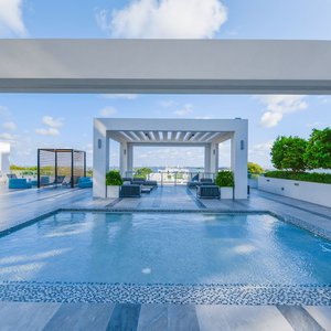 Hotel Luxury Condo With Den At Design District cazare El Portal