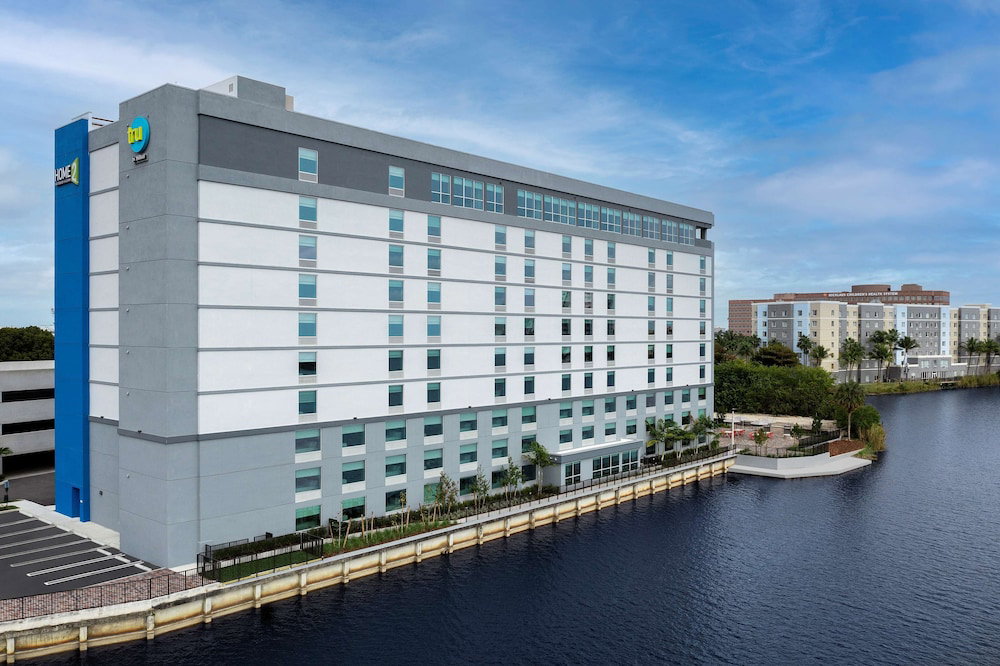 Hotel Home2 Suites By Hilton Miami Airport South Blue Lagoon
