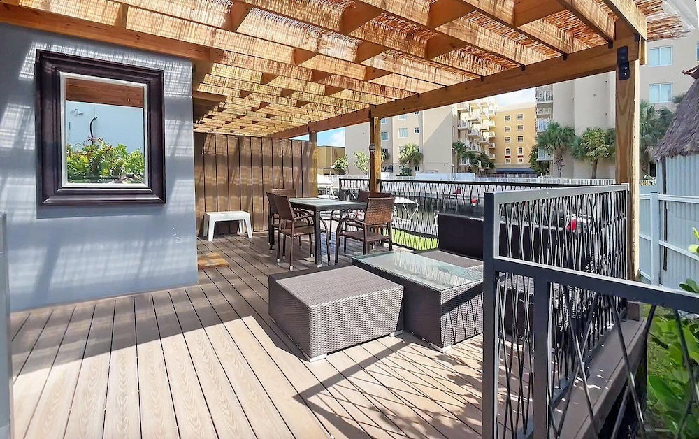 Luxury Riverfront By Renzzi