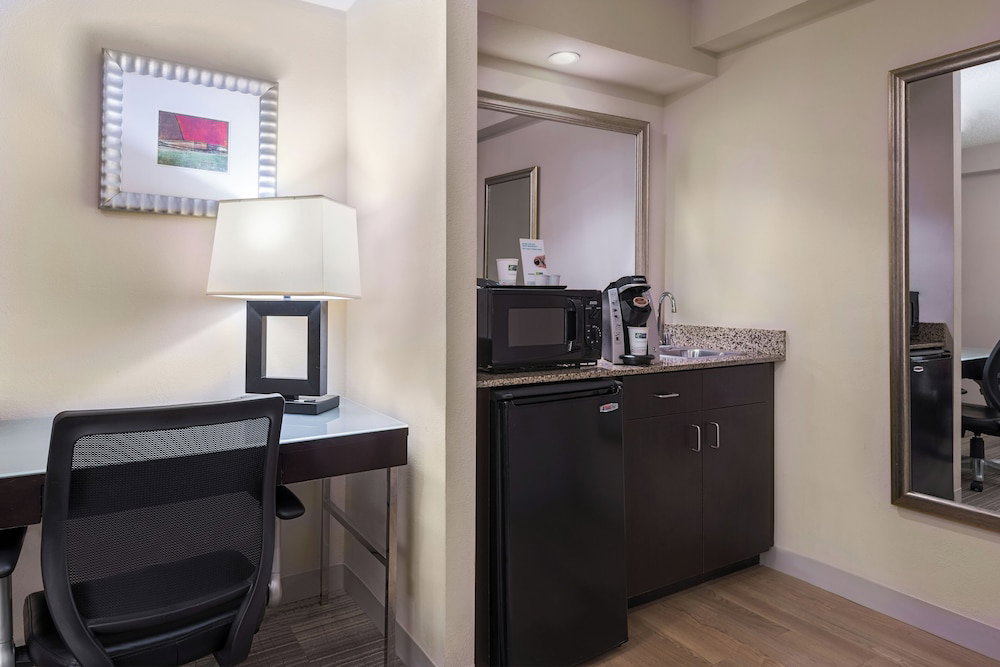 Holiday Inn Express & Suites Kendall East Miami By Ihg