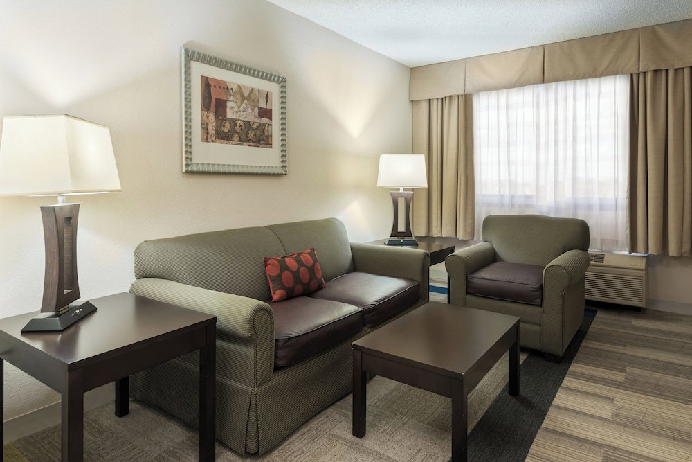 Holiday Inn Express & Suites Kendall East Miami By Ihg