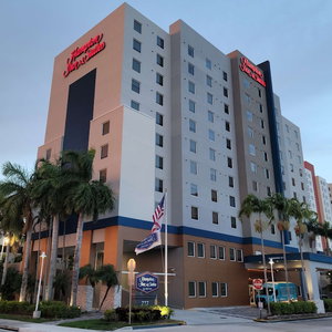 Hotel Hampton Inn & Suites Miami-Airport South-Blue Lagoon cazare Flagami