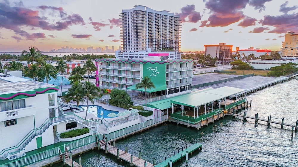 Hotel Palm Tree Club Miami Hotel