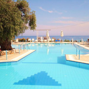Hotel Maranton Beach Hotel cazare Koinyra