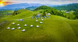 Hotel Ursa Mica Glamping Resort cazare Fundata