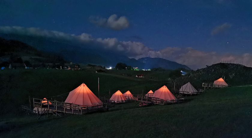 Ursa Mica Glamping Resort