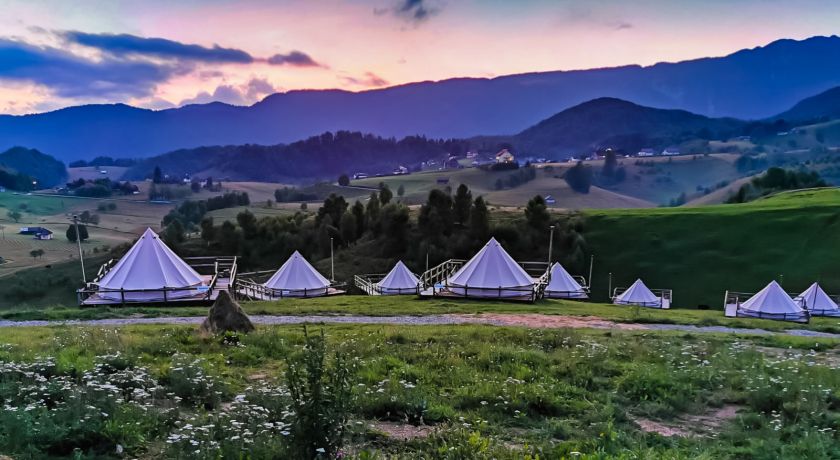 Ursa Mica Glamping Resort