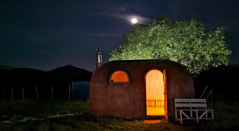 Ursa Mica Glamping Resort