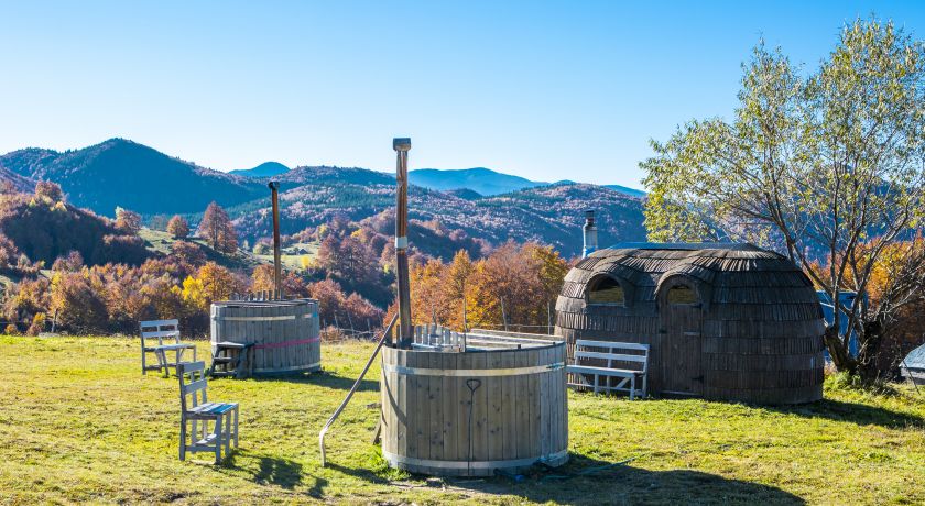 Ursa Mica Glamping Resort