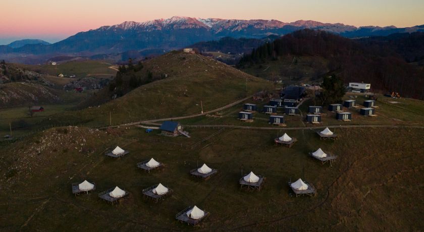 Ursa Mica Glamping Resort
