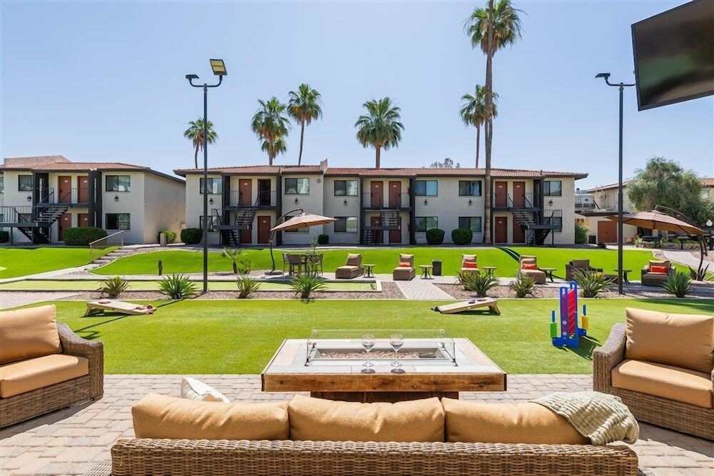 230 Fully Furnished 1Br Suite-Prime Location! By Redawning