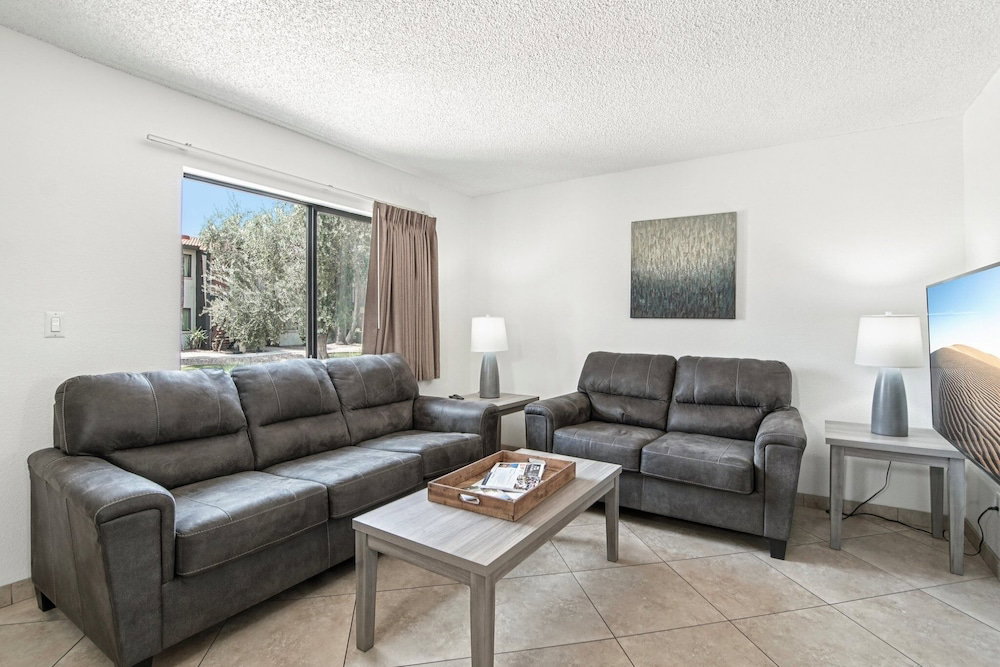 133 Fully Furnished, Amenities Galore! By Redawning