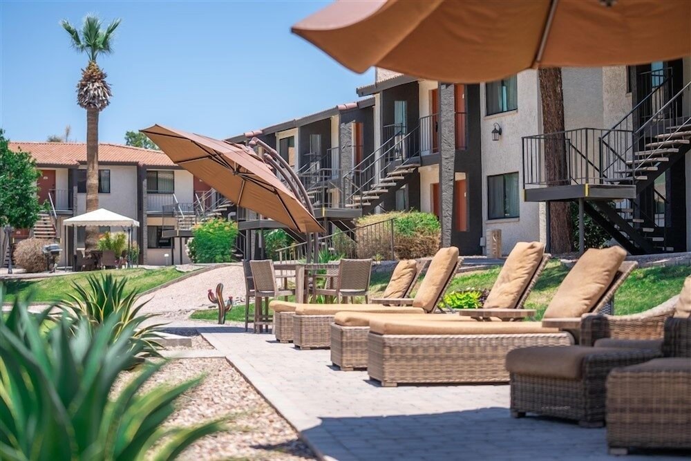 209 Fully Furnished 1Br Suite-Prime Location! By Redawning