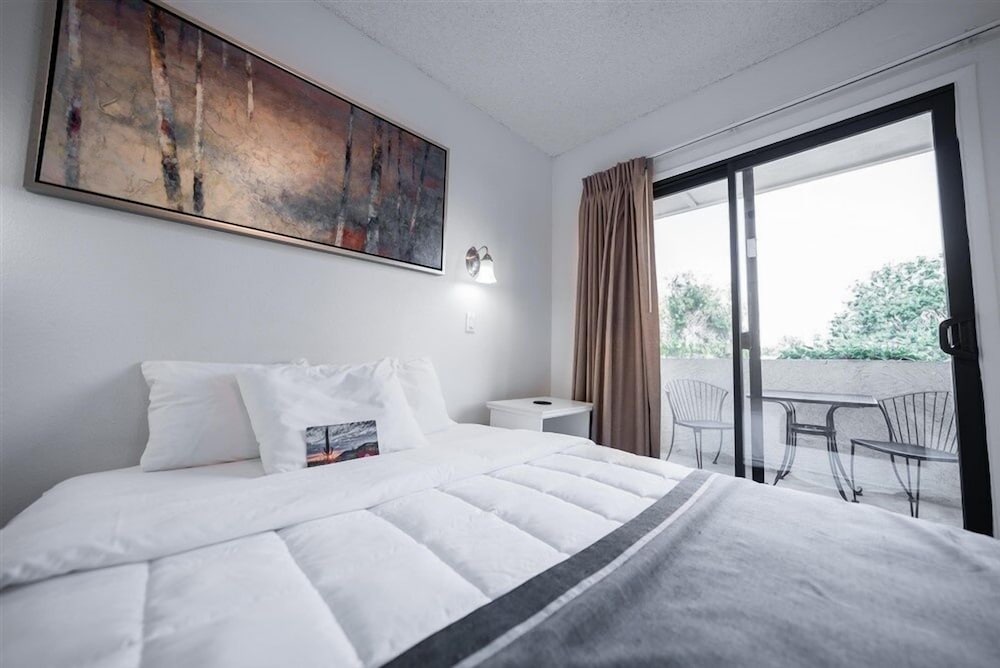 242-Fully Furnished 1Br Suite-Pet Friendly! By Redawning