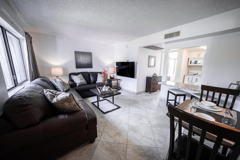 229-Fully Furnished 1Br Suite-Prime Location! By Redawning