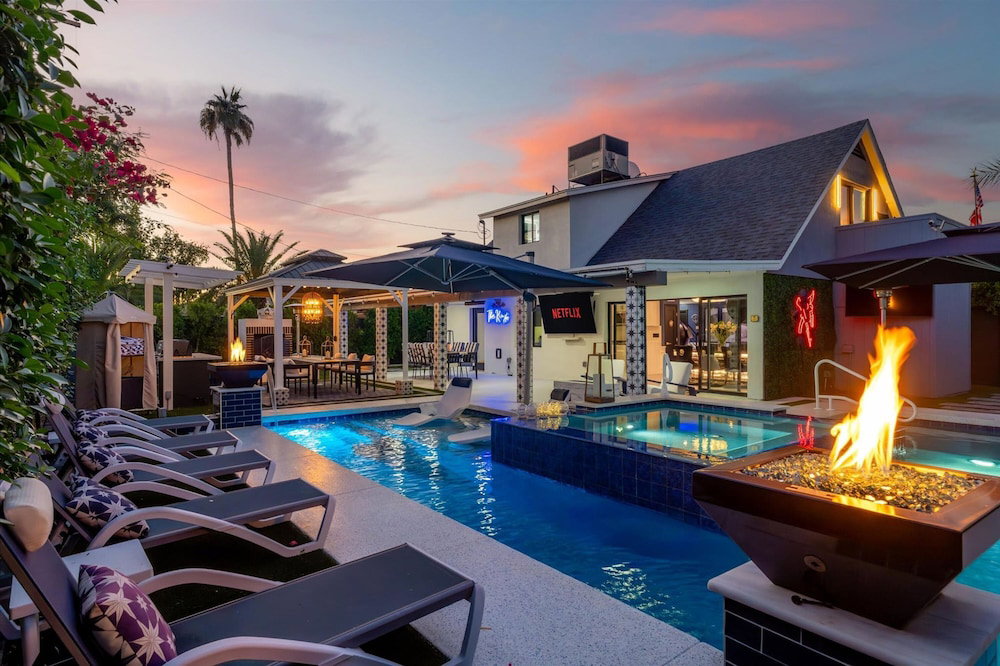 Luminosity Escape Pool Hot Tub Dog-Friendly