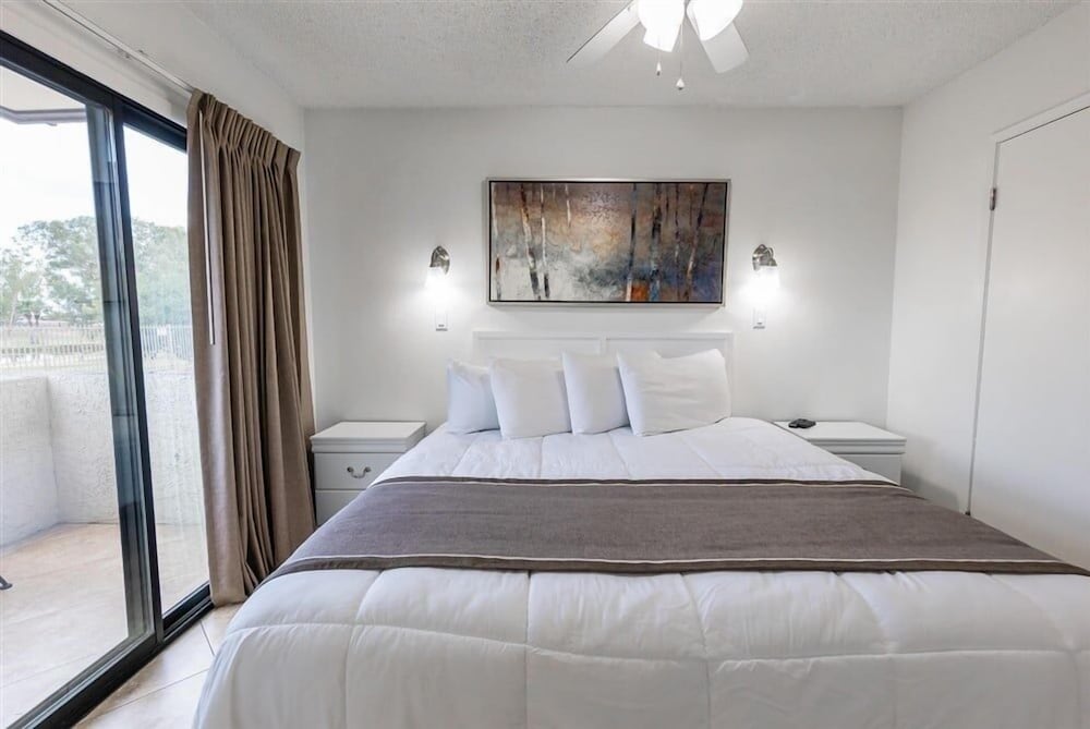 117 Fully Furnished 1Br Suite-Prime Location! By Redawning