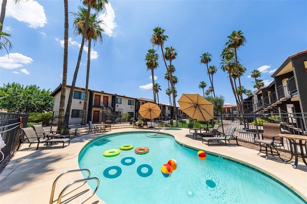212-Fully Furnished 1Br Suite-Outdoor Pool! By Redawning