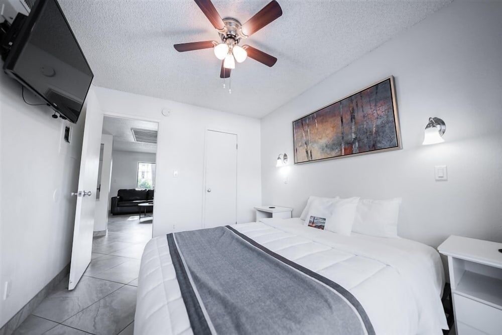 130 Fully Furnished, Amenities Galore! By Redawning