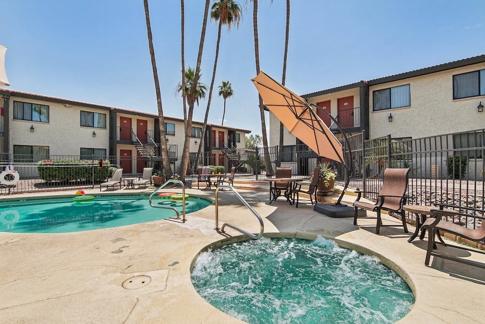 145 Fully Furnished 1Br Suite-Pet Friendly! By Redawning