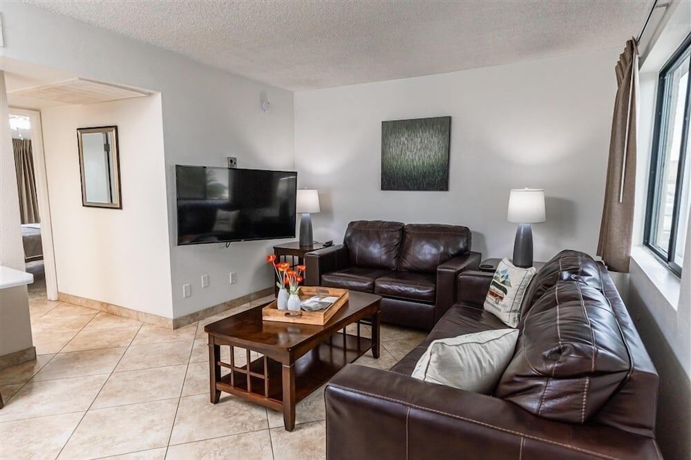 116 Fully Furnished 1Br Suite-Prime Location! By Redawning