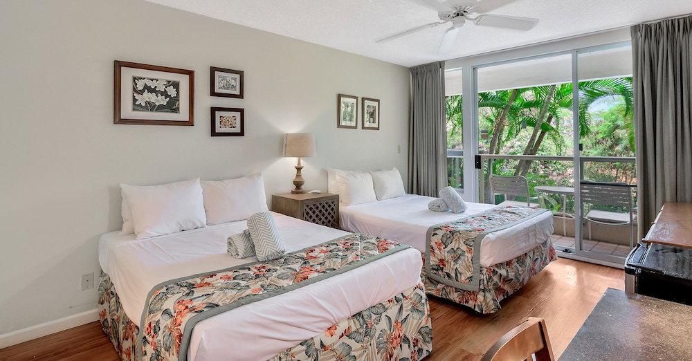 Castle At Maui Banyan