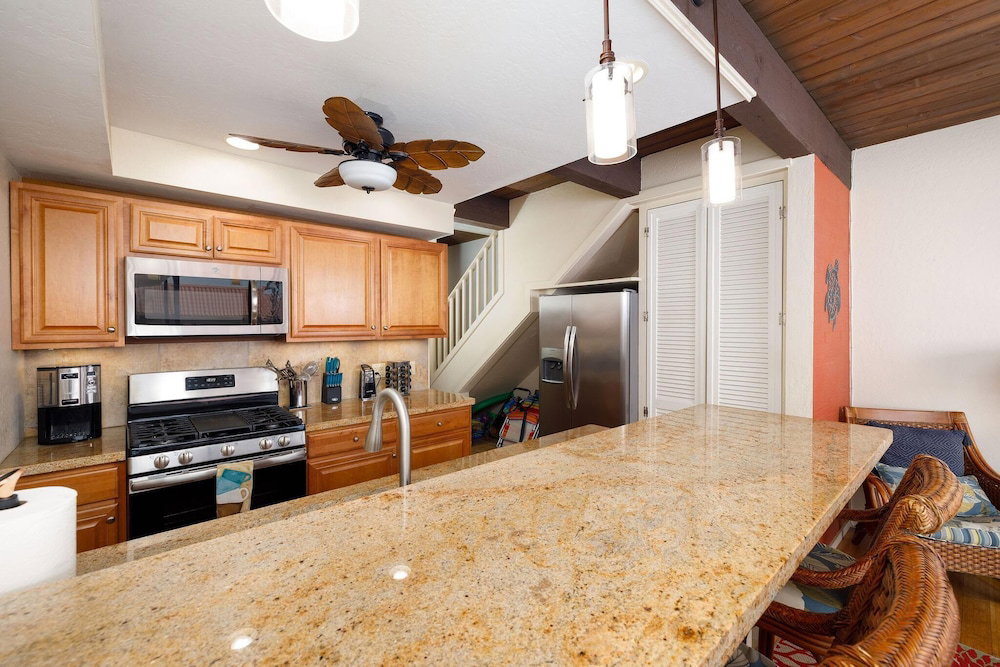 Kona Mansions 225 Top Floor 2 Story Ocean Views!