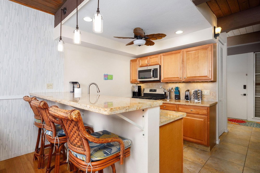 Kona Mansions 225 Top Floor 2 Story Ocean Views!