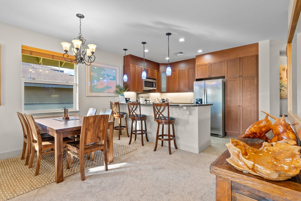 Peaceful Hawaiian Condo W Upscale Amenities - Near Dolphin Quest - Pool!- Vrkcv