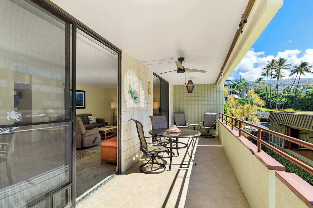 Hotel Honu Hale Minutes Away From The Beach!