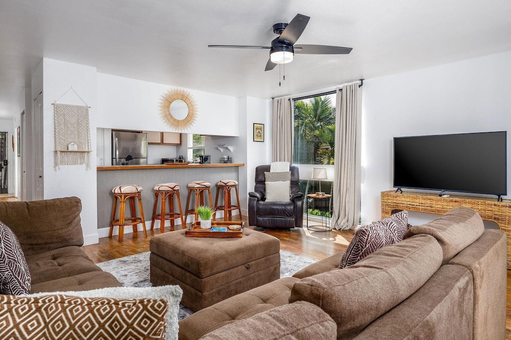 Kailua Bay Resort 4-206 Corner Oceanview Downtown Unit