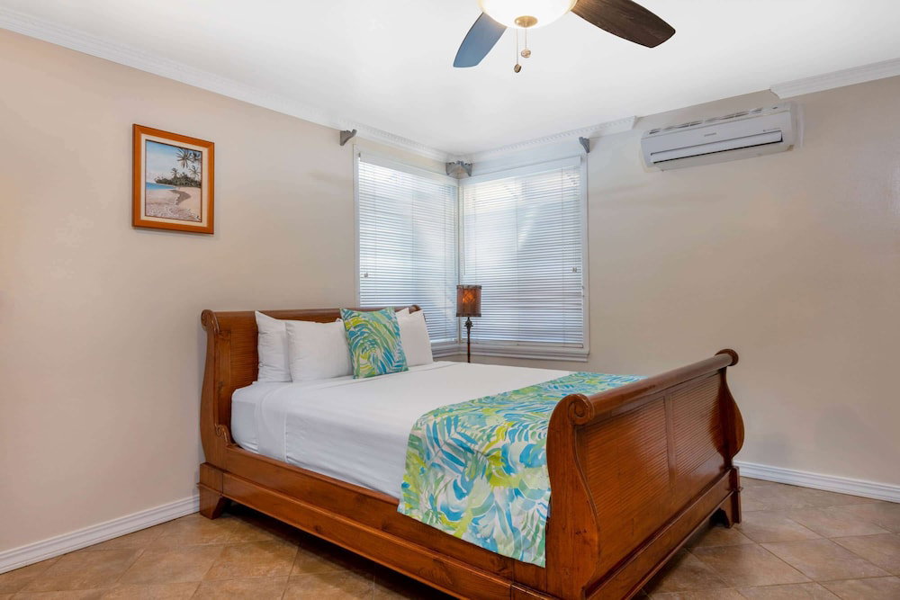 Hotel Days Inn By Wyndham Maui Oceanfront