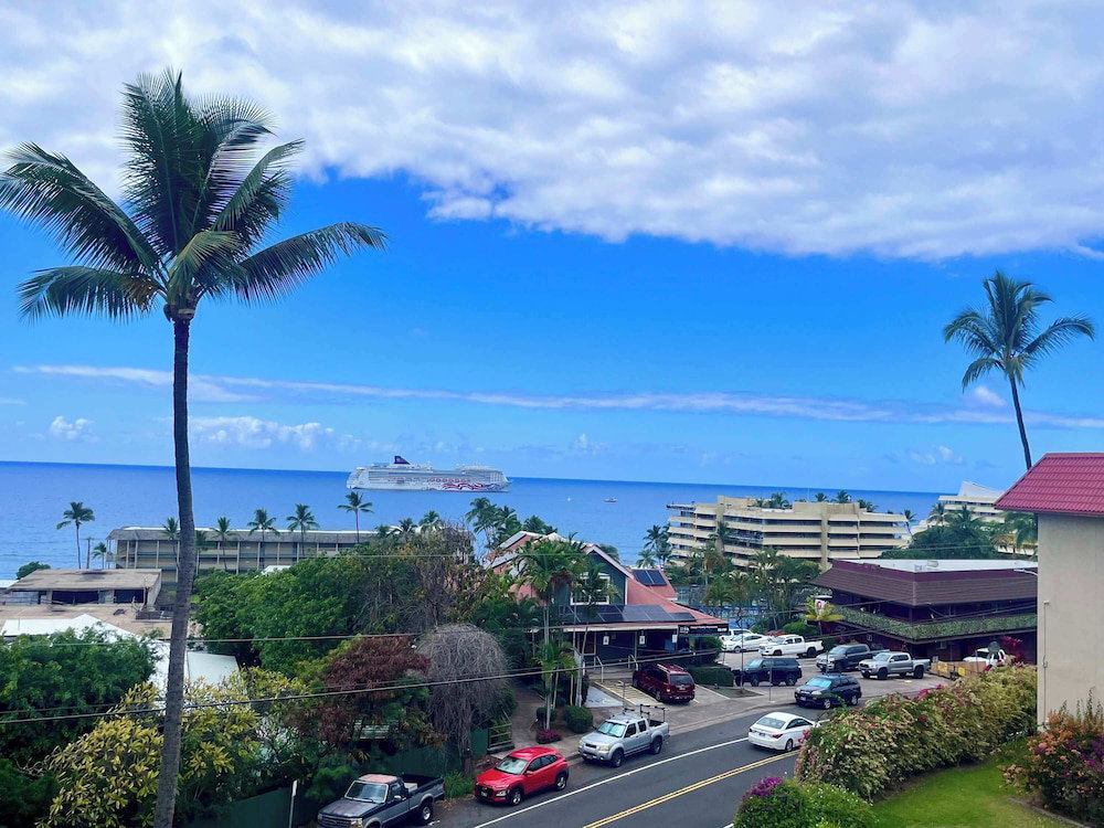 Hotel Kona Mansions Ocean Views & Amenities!