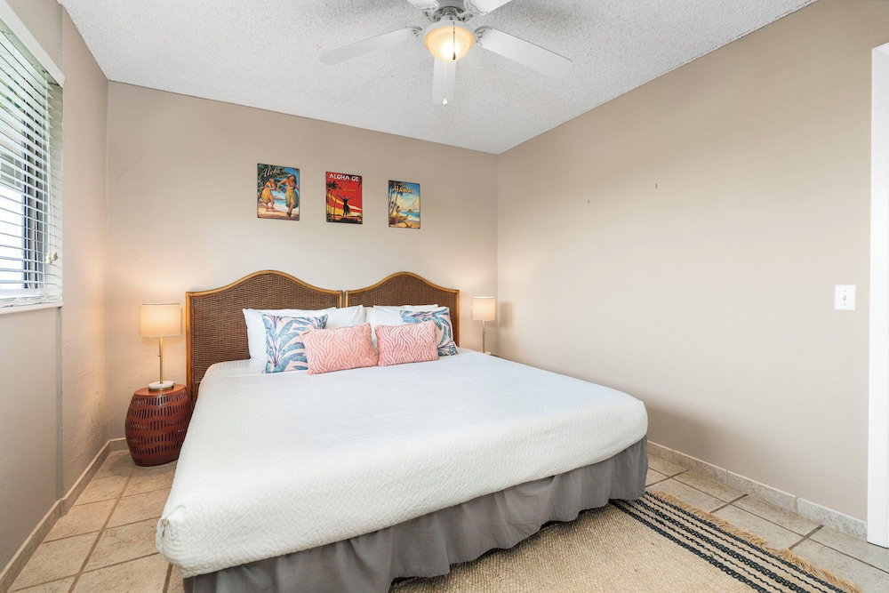 2Br, 2Ba Condo Across From Magic Sands Pool, Ac, Tennis & Bbqs - Vrkcv