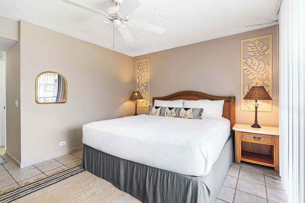 2Br, 2Ba Condo Across From Magic Sands Pool, Ac, Tennis & Bbqs - Vrkcv