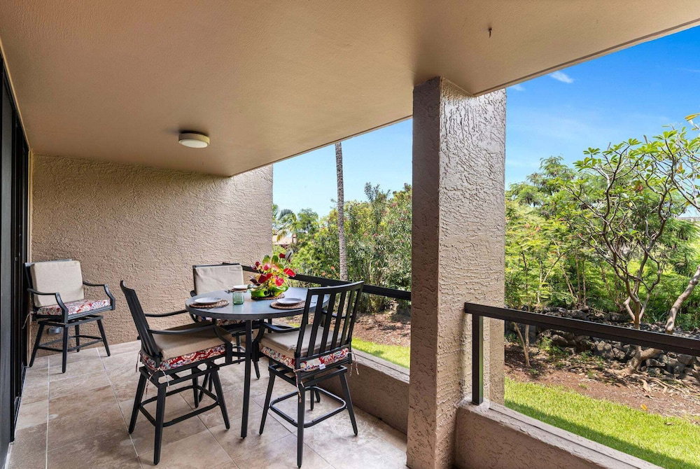Hotel Walk To Historic Kailua Village Kona Pacific C317 W/ A/C & Large Lanai
