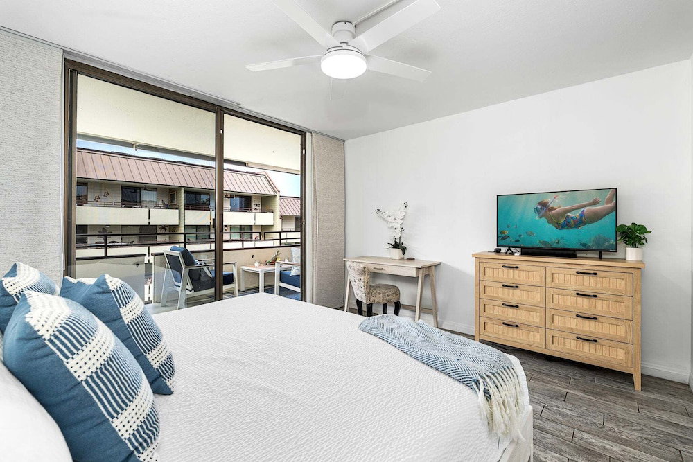 Across From Magic Sands Top Floor Condo W/ Ac